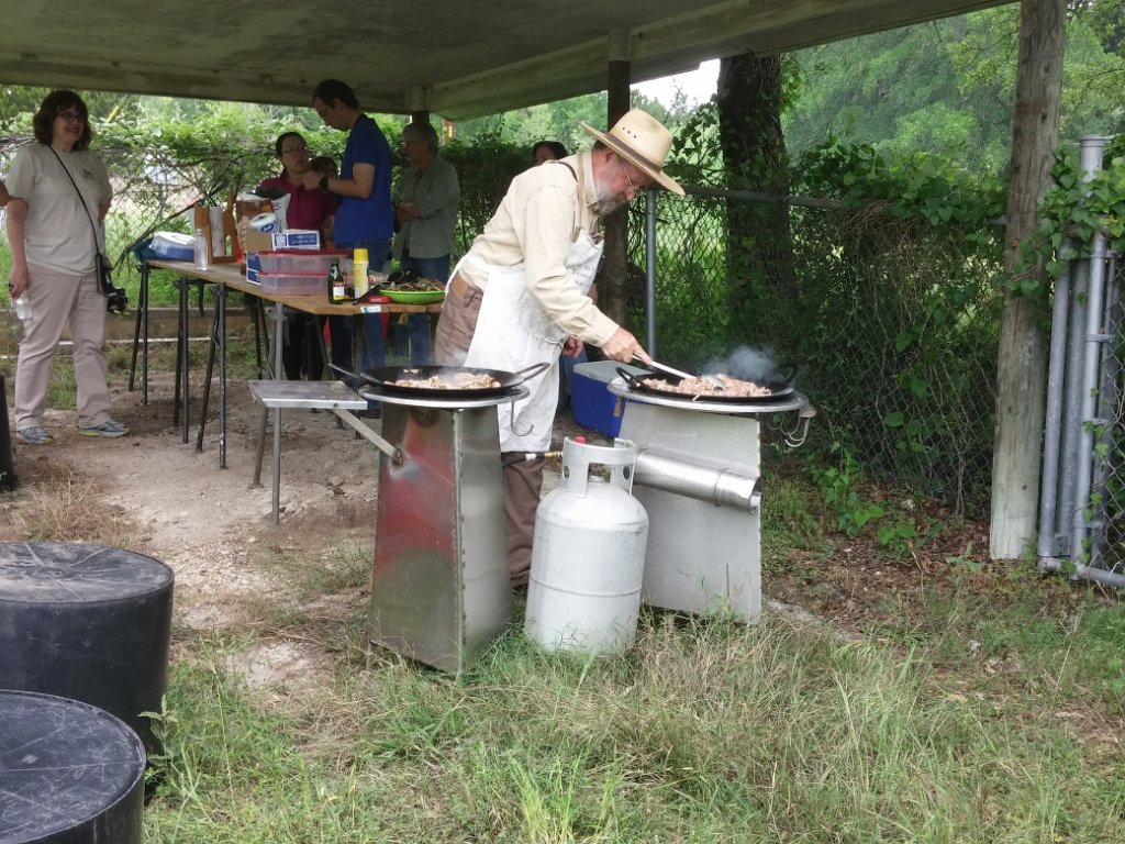2016-04-24 12.42.20.jpg - Our host, Wayne Duncan, cooking chicken fajitas!